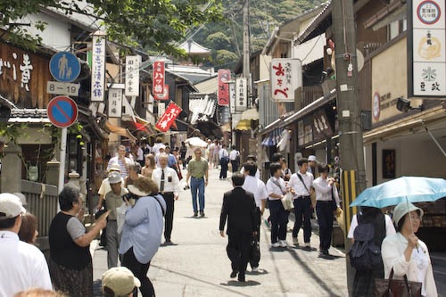 Street leading up to Kiyomizu