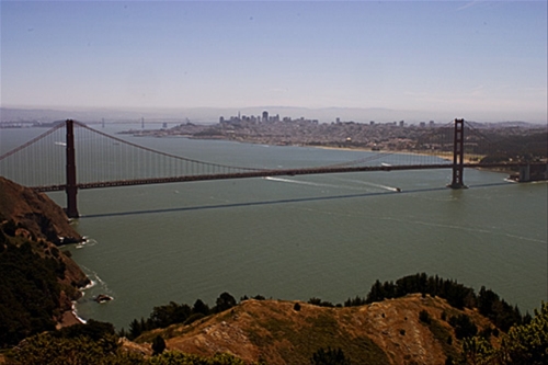 Golden Gate bridge with San Francisco behind.